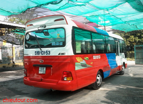 Xe county đưa đón công nhân