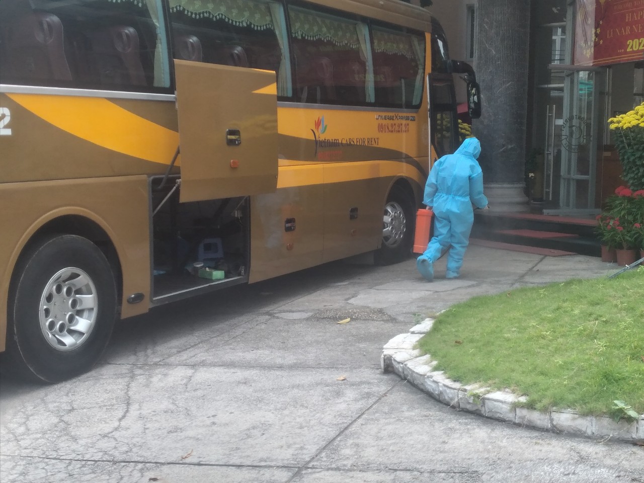 XE ĐƯA ĐÓN GƯỜI CÁCH LY XE ĐƯA ĐÓN GƯỜI CÁCH LY